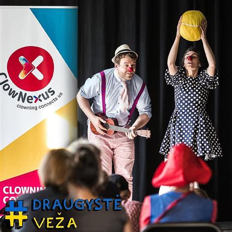 Gydytojų klounų apsilankymo akimirka