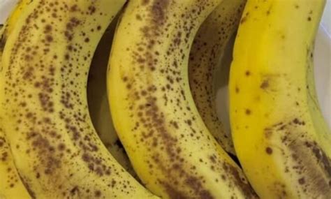 prinokęs bananas su rudais taškeliais