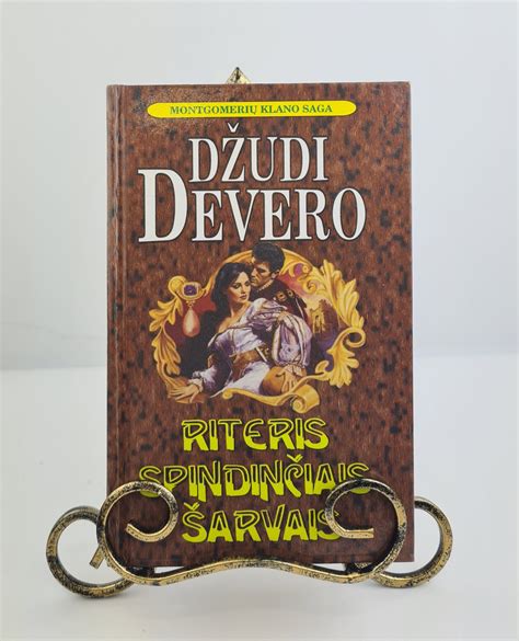 Viduramžių riteris su šarvais ir kalavimu