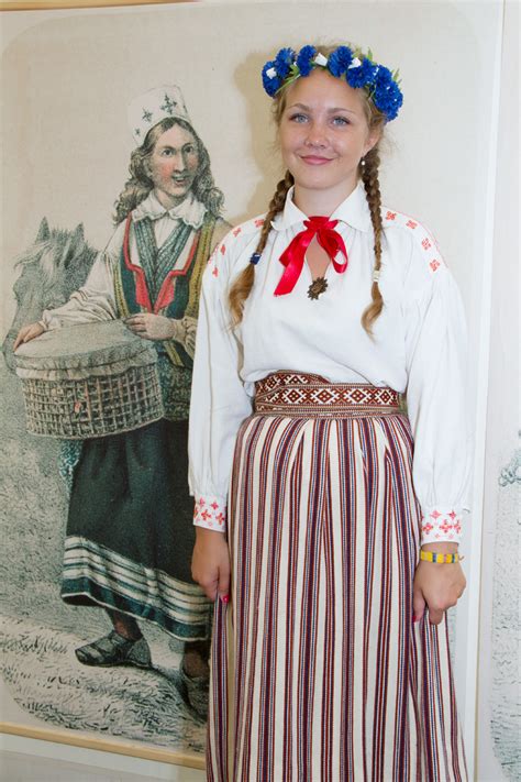 istorinės nuotraukos su lietuvių tautiniais kostiumais