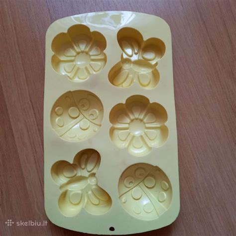 Įvairios silikoninės kepimo formelės