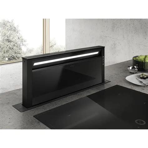 Kiaušinio daužimas į stalviršį