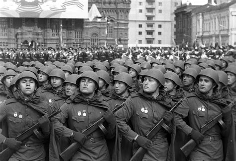 Archyvinė nuotrauka: Sovietų kariuomenės įžengimas į Kauną