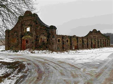 Blinstrubiškių dvaro liekanos