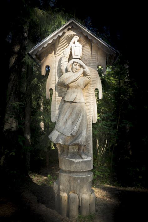Simbolinis medžio ir kalno vaizdavimas