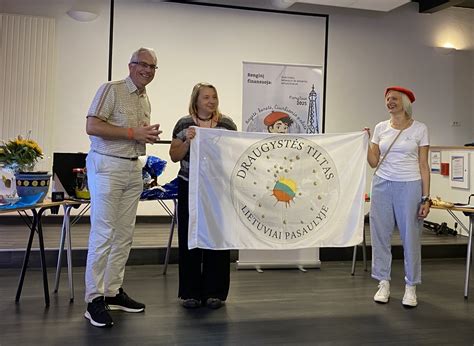 Dalyviai tarptautiniame lituanistinių mokyklų sąskrydyje „Draugystės tiltas“