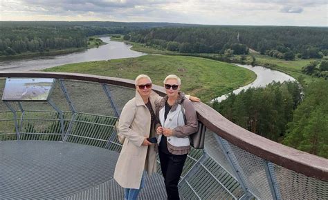 Seserys dvynės su savo mamomis