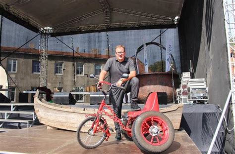 Marijus Budraitis su atlikėjais scenoje