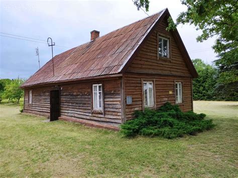 Senovinė medinė sodyba su kiemu