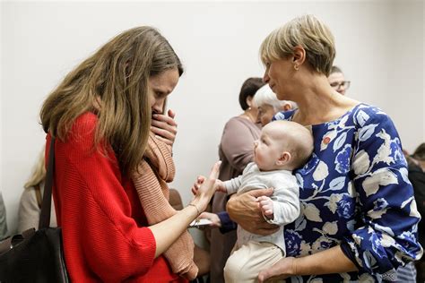 Motinos ir vaiko nuotrauka, simbolizuojanti bendrystę