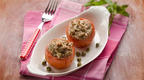 pomidorai su tuno ir kiaušinio įdaru