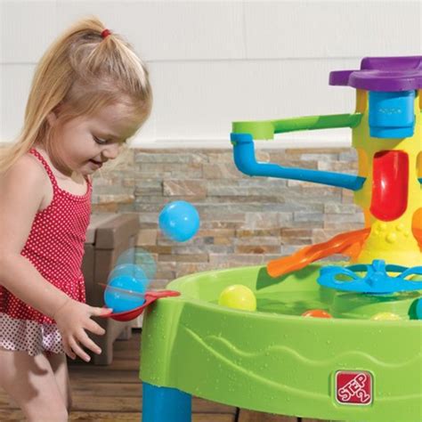 Sensoriniai žaidimai su vandens kamuoliukais