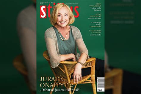 Jūratė Onaitytė su jaunaisiais aktoriais