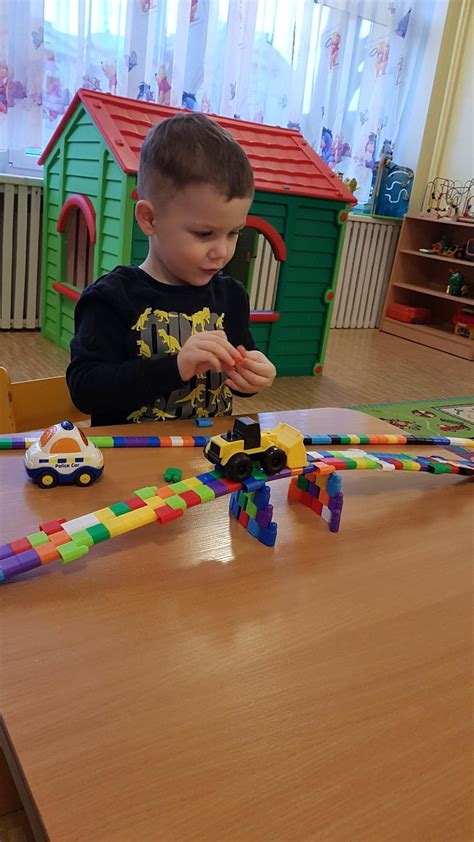vaikai tapo mažaisiais inžinieriais ir kuria Sniego miestą