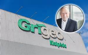 Politinių susitikimų nuotrauka, kurioje galimai dalyvauja Gintautas Pangonis signatarų grupėje.