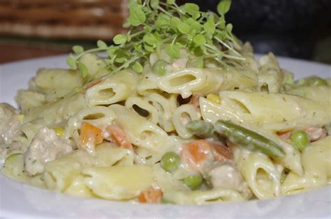 kininiai makaronai su daržovėmis