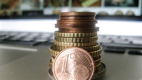 Paieškos laukelis su kabutėmis ir minuso ženklu