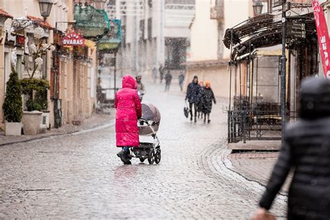 Istorinė nuotrauka ar iliustracija, susijusi su vaikų ugdymu Lietuvoje
