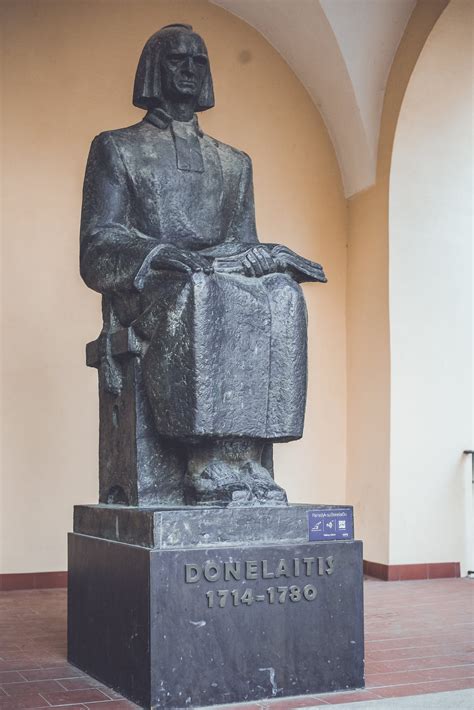 Kristijono Donelaičio paminklas