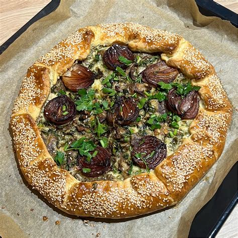 greito sūrio pyrago su grybais nuotrauka