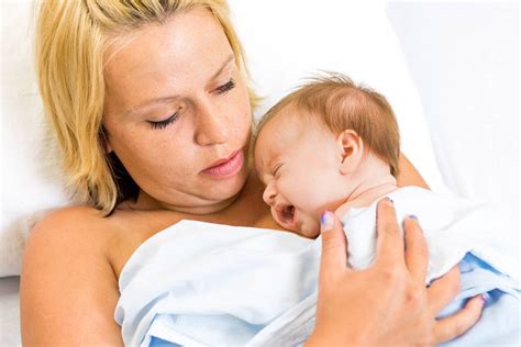 Oda prie odos kontaktas tarp mamos ir naujagimio