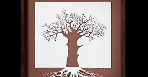 Simbolinė iliustracija: žmogus, besiveržiantis iš balto popieriaus lapo