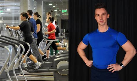 Žmonės, sportuojantys su elipsiniu treniruokliu