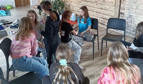 Merginos ir berniukai, dalyvaujantys lytiškumo ugdymo seminare