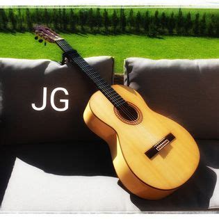 Jaunasis gitaristas Oskaras su tėčiu Ramūnu