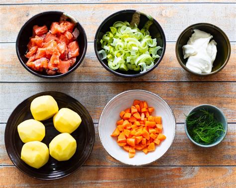 Ingredientai lašišos ir kiaušinių salotoms