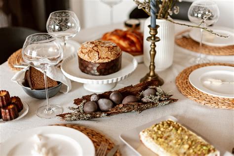 Velykų stalas su patiekalais iš kiaušinių