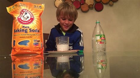 Ugnikalnio eksperimentas su soda ir actu