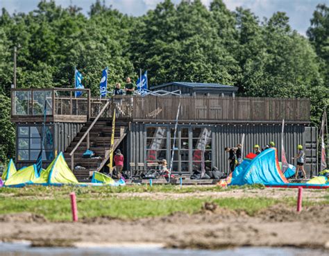 Kintų kaitavimo centras ant Kuršių marių kranto