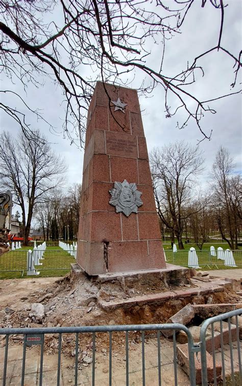 Paminklas Raudonajai armijai ir lenkų kariams, laikantiems kūdikį