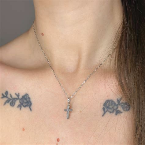 Sidabrinis kryželis su grandinėle