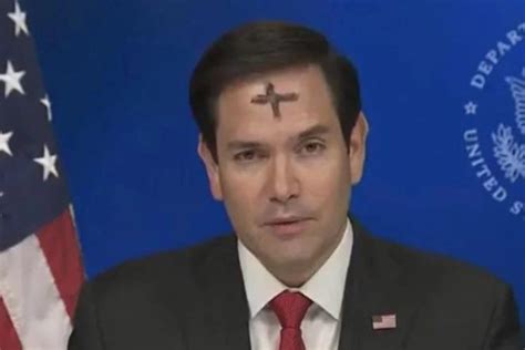 Kryžiaus ženklas ant vaiko kaktos