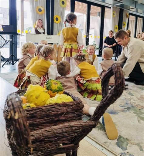 Rankų vaidmuo aklų ir kurčių vaikų vystymesi