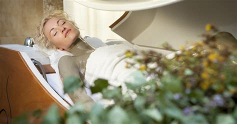 Motina mėgaujasi SPA procedūra