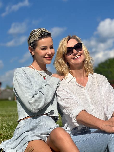 Indrė Burlinskaitė su mama