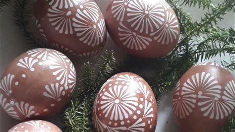 Istorinės iliustracijos apie kiaušinių dažymo tradicijas