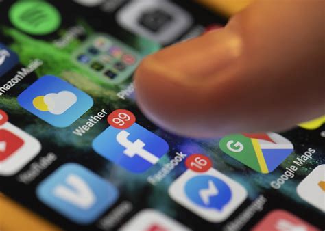 Išmaniojo telefono adresatų programėlės sąsaja