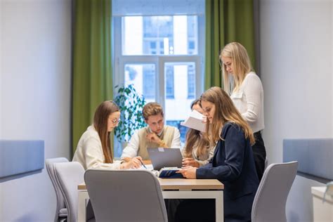 Medicininė komanda, teikianti pagalbą gimdyvei