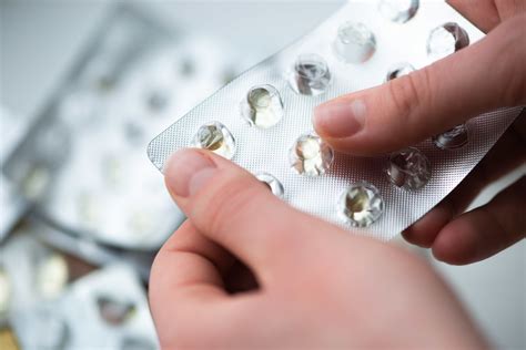 Moteris, vartojanti tabletes