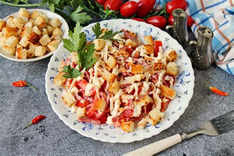 Dešra ir kiaušinis keptuvėje