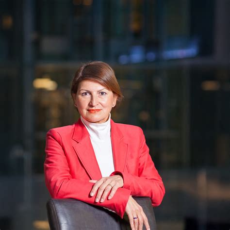 Elena Leontjeva rašanti knygą