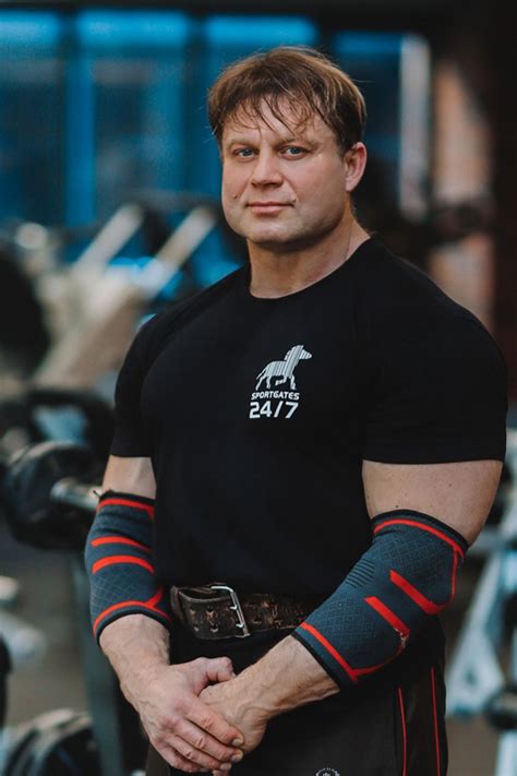 Dainius Barzinskas treniruojantis sportininką