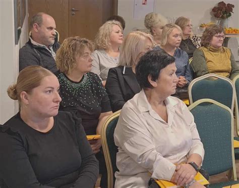 Schematinis vaizdas, iliustruojantis pagrindinius auklės darbo reikalavimus