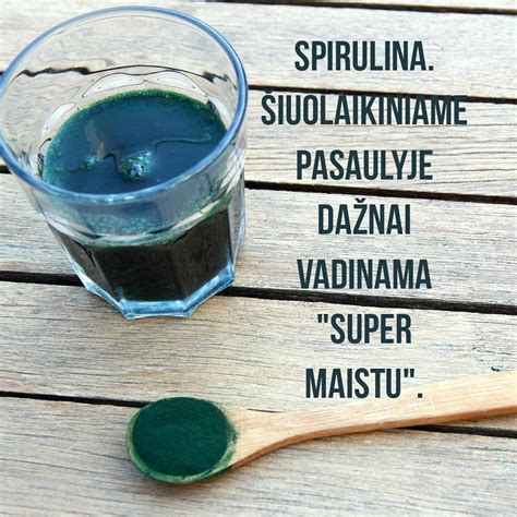 Nuotrauka, iliustruojanti albinizmo poveikį žmogaus išvaizdai
