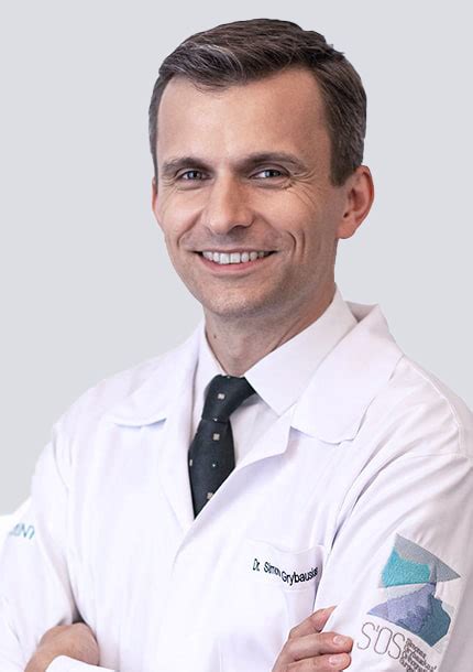 Simonas Grybauskas konsultuoja pacientą