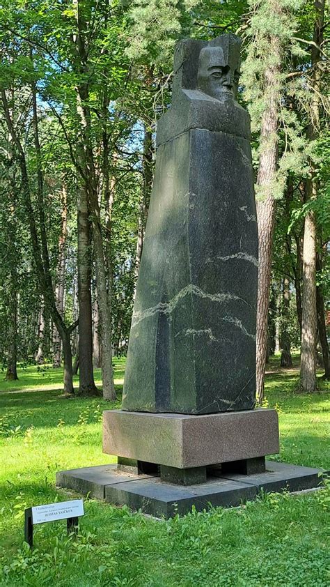 Paminklas Michailui Krugui Tverėje